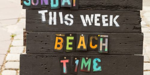 Poster indicating a week of beach time, vacation concept Diplomado en diseño de cartelería y señalización para eventos masivos