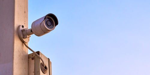 Security and video control CCTV camera, closeup. Surveillance and monitoring concept Diplomado en gestión de seguridad en eventos masivos